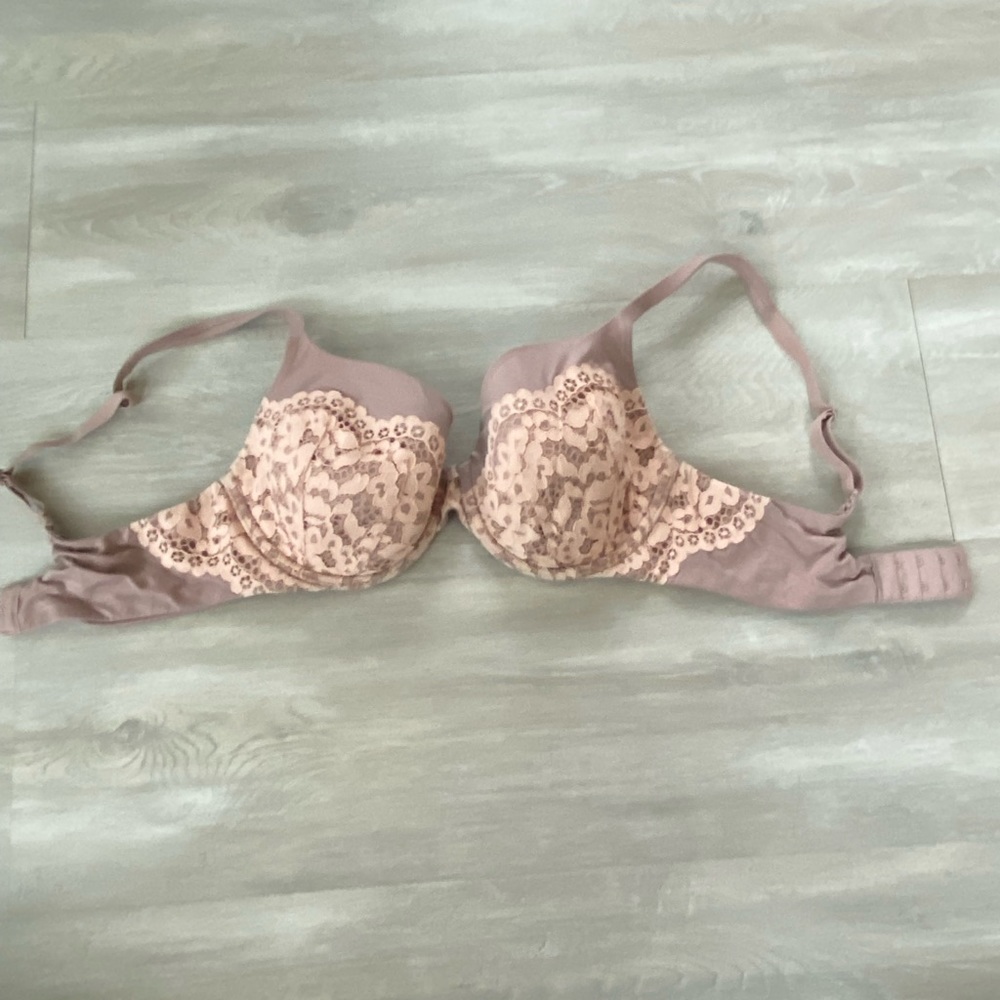Body by Victoria’s Secret. Adjustable strap bra with lace cups.